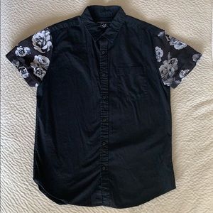 SLEEK BLACK & WHITE BUTTON DOWN T-SHIT